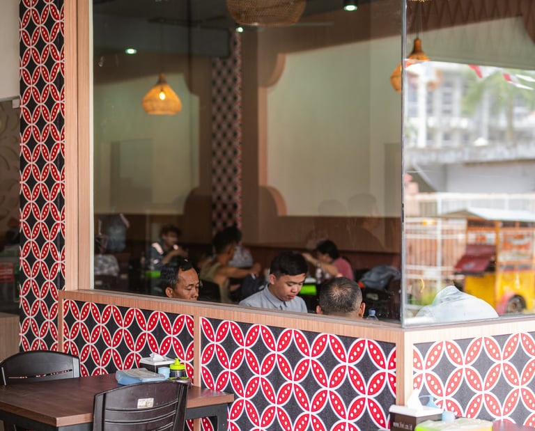 crowds having lunch at BPK Chika Batam