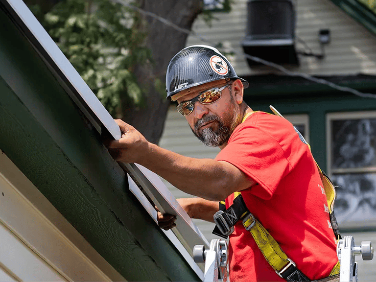 Professional gutter cleaning and residential gutter installation services in Lakeland, Florida.