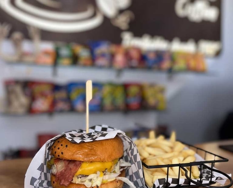 Hamburguesa Artesanal en La Barra Coffee Bar, Cajamarca Tolima