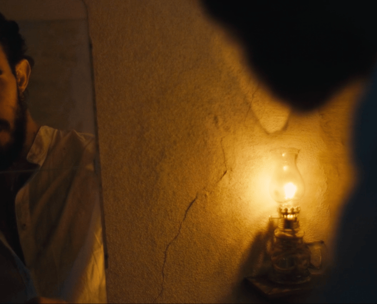 Lorenzo Neri in una scena del film western "Il Vagabondo".