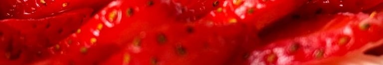 pavlova a cake with fresh strawberry