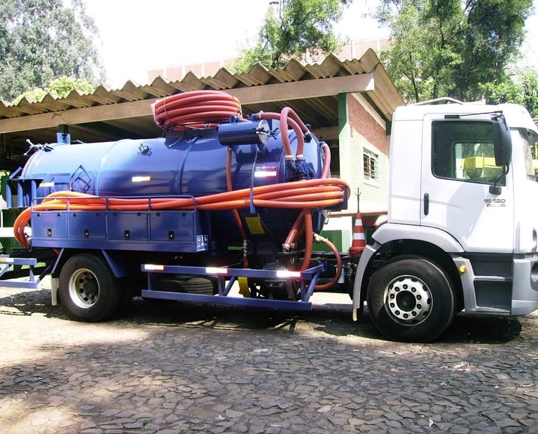 caminhão de sucção e hidrojateamento