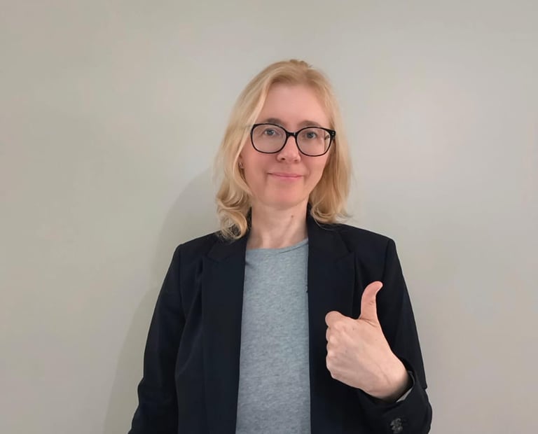 psicologa profesional sonriendo para una foto