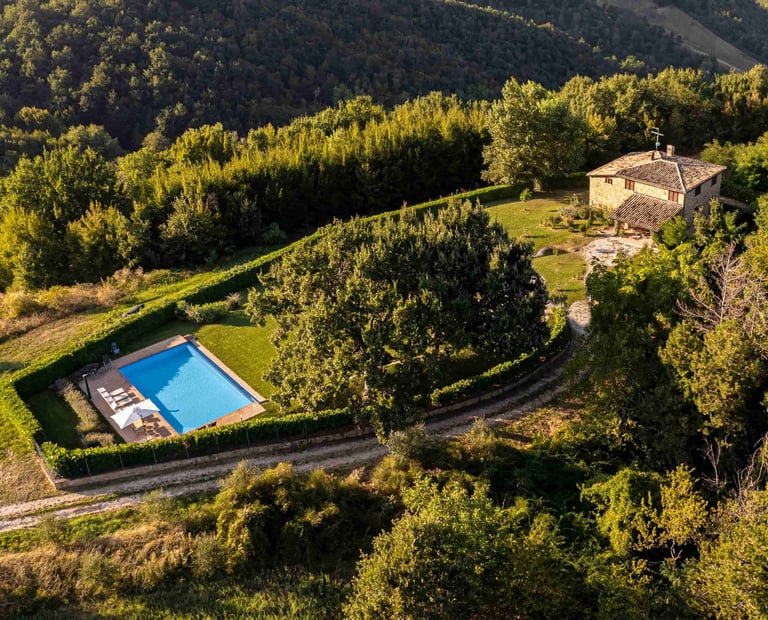 giardino villa vacanza relax piscina Marche