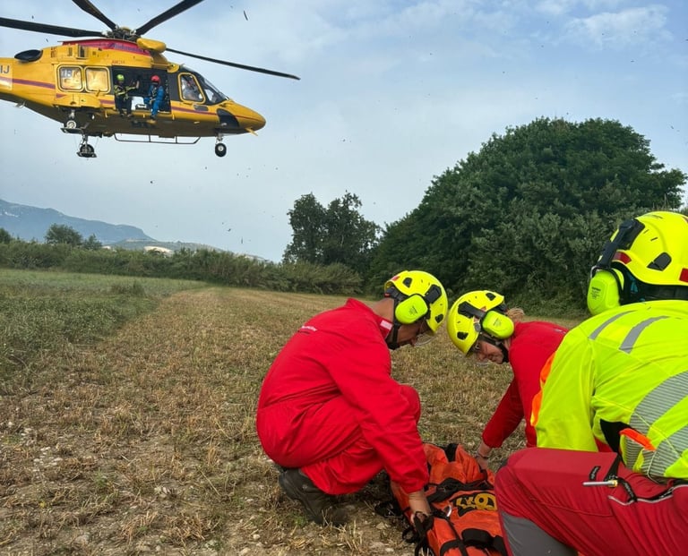 Trauma Response Drill – Medical team practicing trauma care during a HEMS emergency simulation.