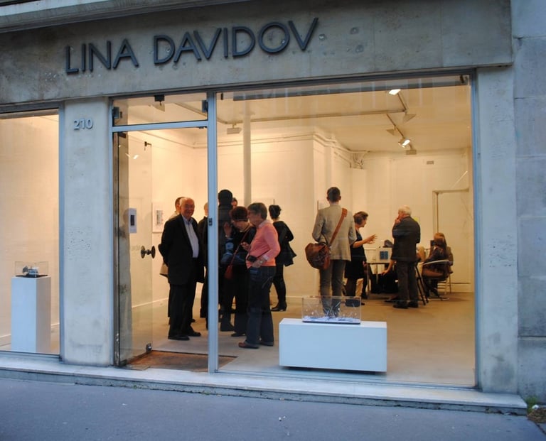 Θέα της Lina Davidov Gallery (Παρίσι) από τον δρόμο