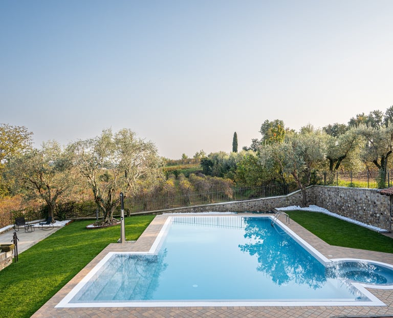 foto villa con piscina in affitto breve