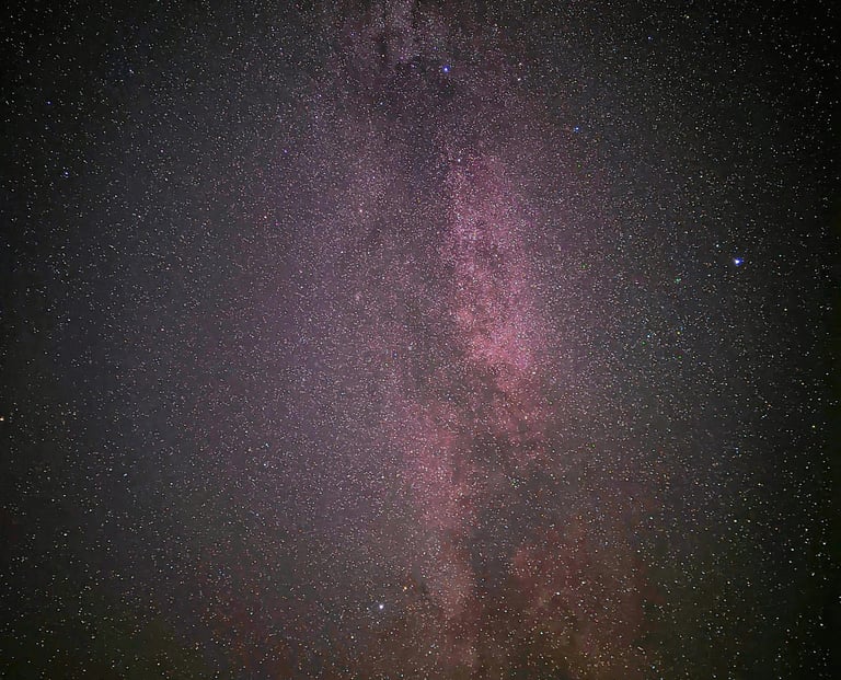 Leuchtender Sternenhimmel in der Nacht, Symbol für Träume und geistliche Visionen