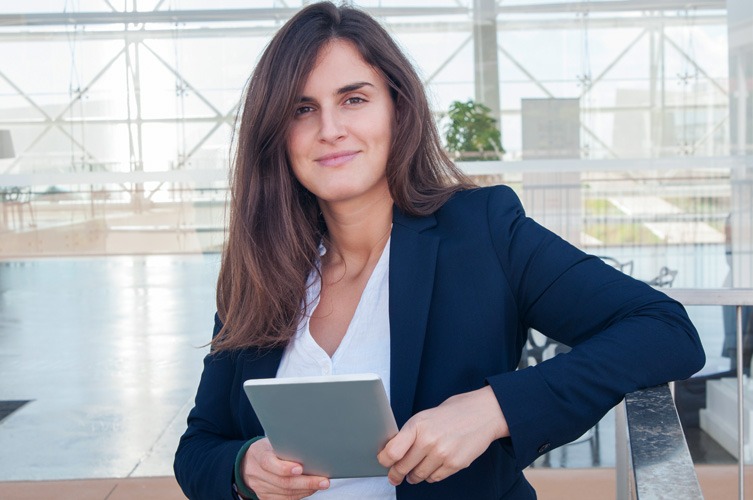 profesional de la corpo trabajando su posicionamiento profesional