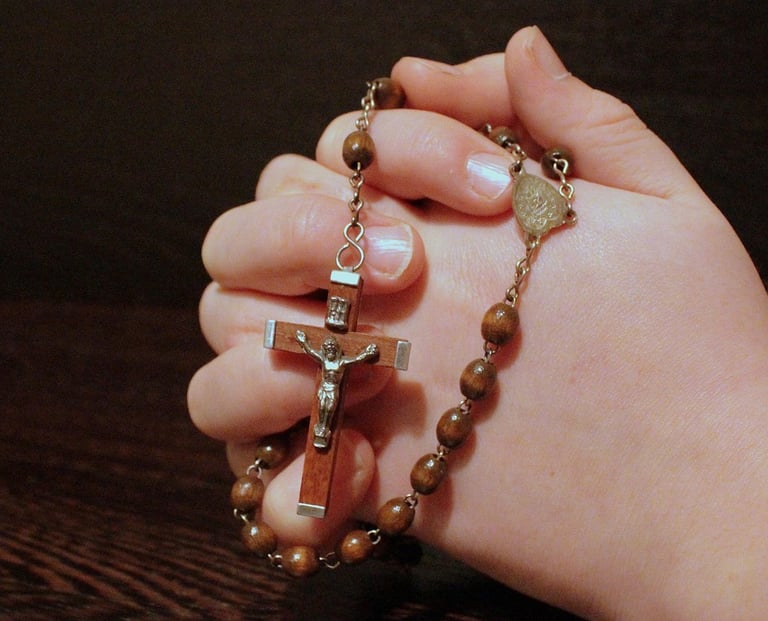 Rezando o Santo Rosário