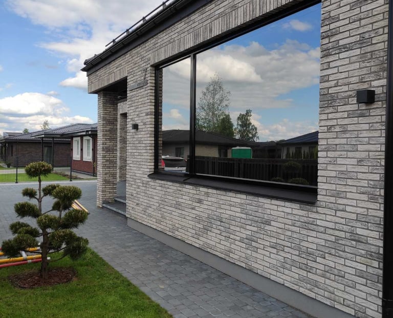 Veidrodinės ir matines pleveles klijavimas