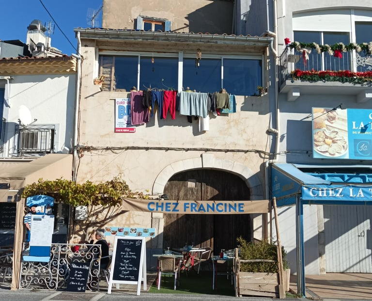 One of the many restaurants at Bouzigues.