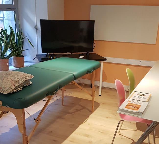 Installation pour une séance de kinésiologie dans une salle de réunion