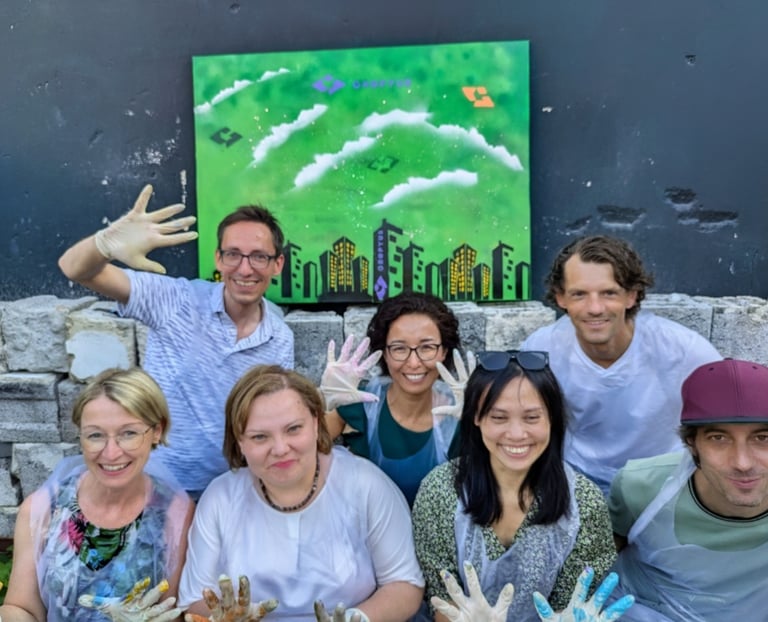 Team graffiti workshop Hamburg happy group activity / Graffiti Workshop Hamburg Team glückliche Gruppe Aktivität