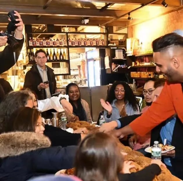 Abdul Elenani serves free shabbat dinner at palenstinian restaurant