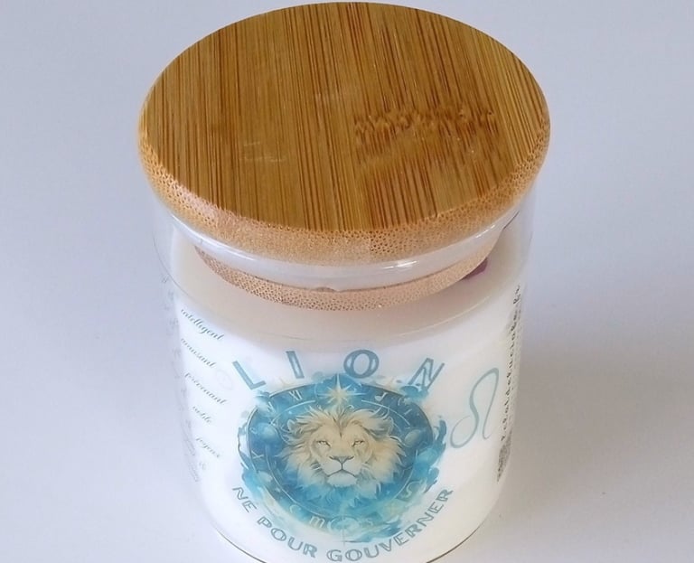 Leo zodiac sign candle with decan stone