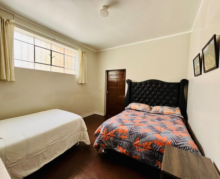 HABITACION DOBLE CON BAÑO PROPIO.