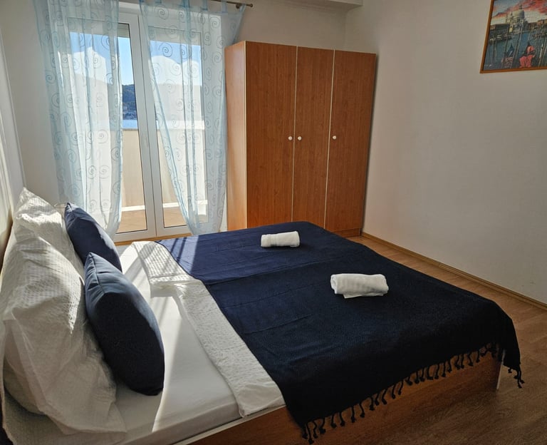 bedroom with sea view