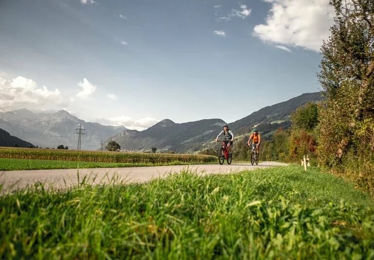 Radfahren entlang des Zillerweges
