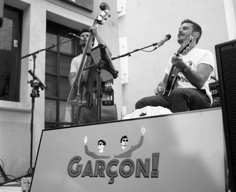 garçon en duo groupe de musique du Lot reprise chansons rock variété vallée de la dordogne