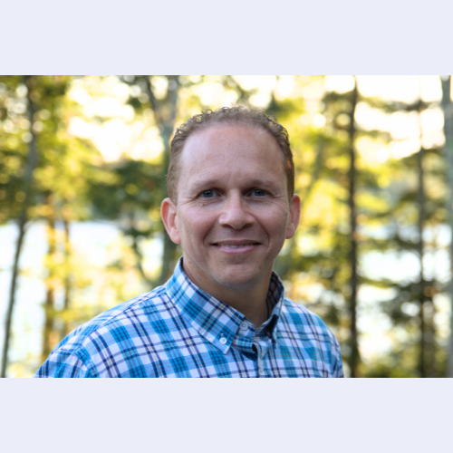 a man in a plaid shirt and plaid shirt