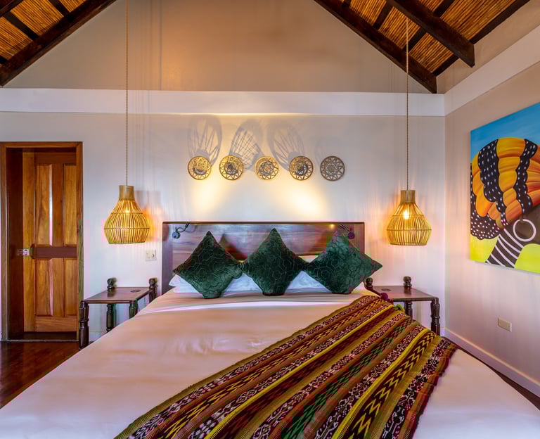 Beach front rooms in Belize, Large bed and high ceilings 