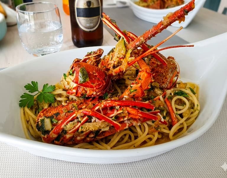 Massa fresca artesanal com caranguejo servida no Restaurante Big Game Maio.