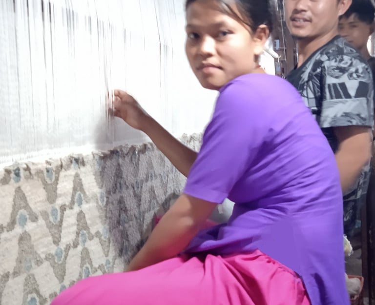 handcrafted hand-knotted high quality carpet weaving - himalayacarpetnepal.com