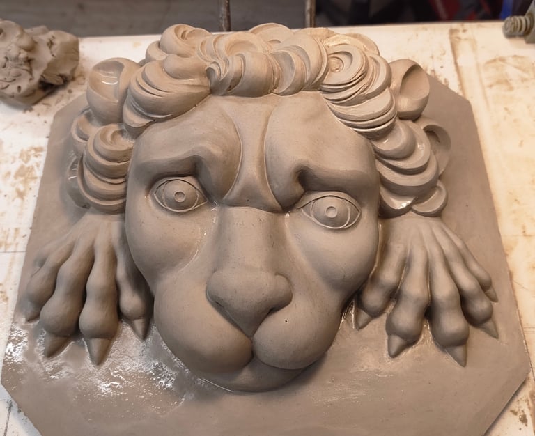 Modelage lion Aubazine Aubin Thiriat