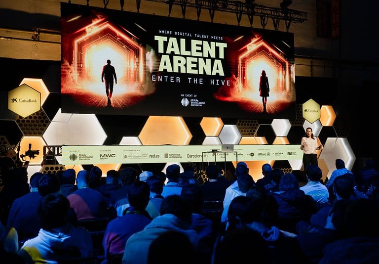Speaker en el main stage Talent Arena 2026