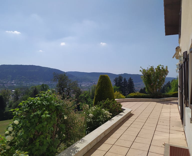 Terrasse côté ville (Sud)