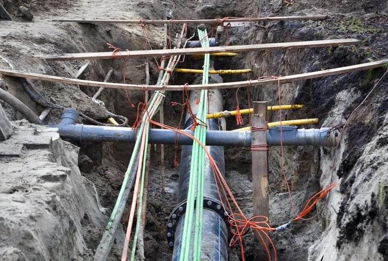 utilities running under ground in a mesh