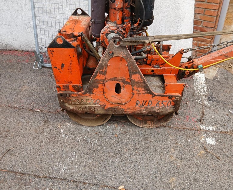 Maquinaria profesional para compactación de caminos naturales y suelos estabilizados