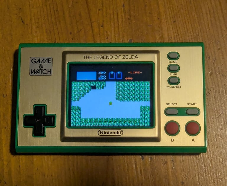 Cette console aux allures rétro inclut trois classiques de la série The Legend of Zelda.