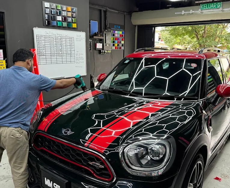 Mini Countryman wrapped in black with red racing stripe finish