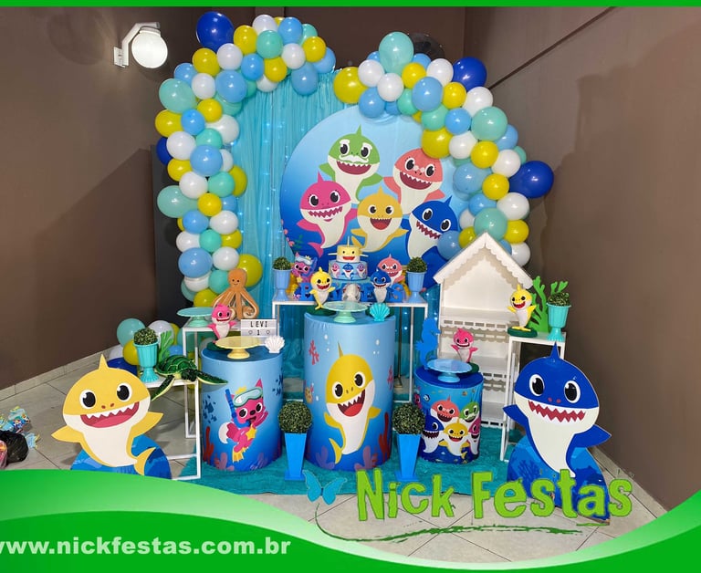 Decoração infantil tema Baby Shark com cores alegres e personagens do fundo do mar