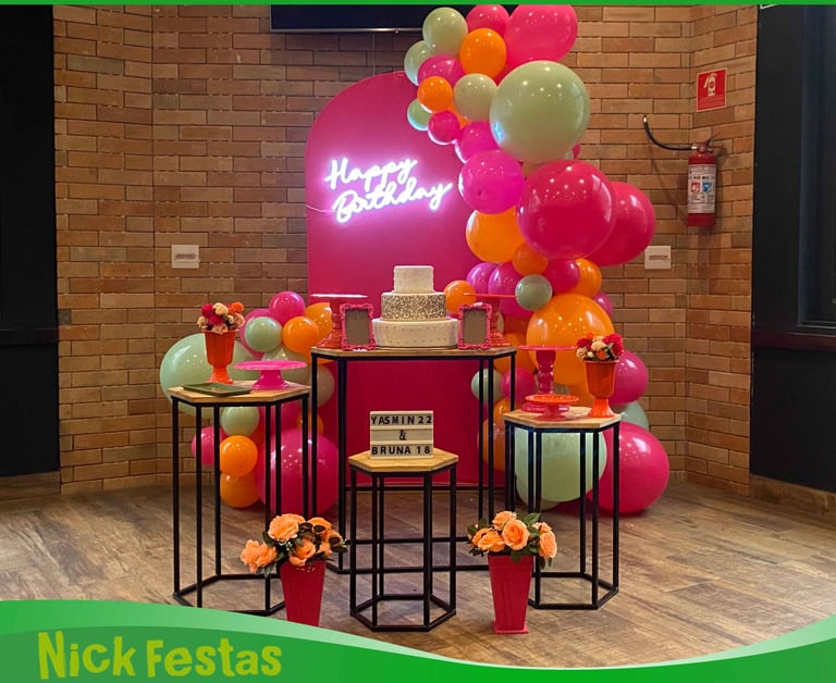 Decoração infantil pink neon com painel iluminado Happy Birthday, arco orgânico