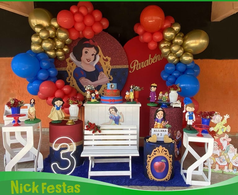 Decoração infantil Branca de Neve com balões vermelho e azul na Freguesia do Ó SP