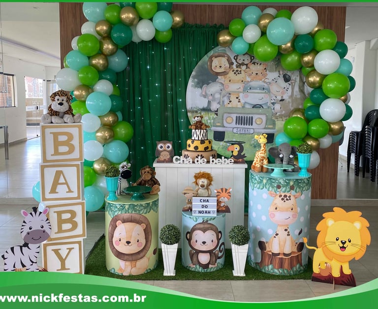 Decoração infantil tema Safári com animais da selva e cores vibrantes para festa divertida