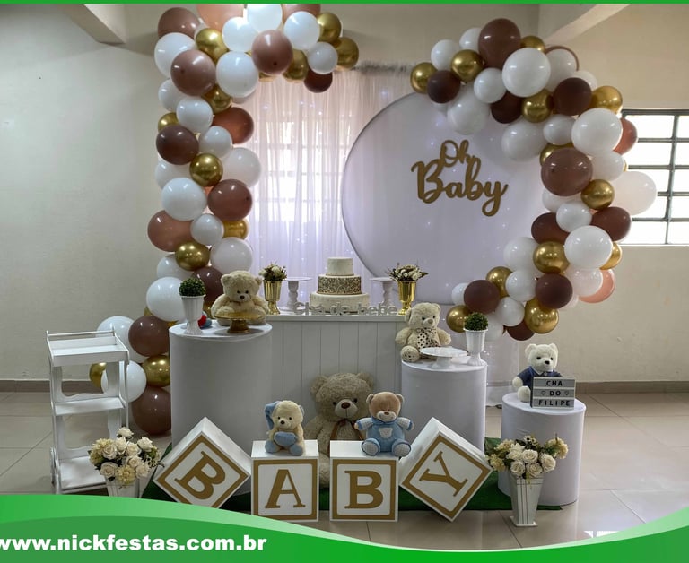 Decoração de chá de bebê tema Ursinhos com tons suaves e detalhes delicados