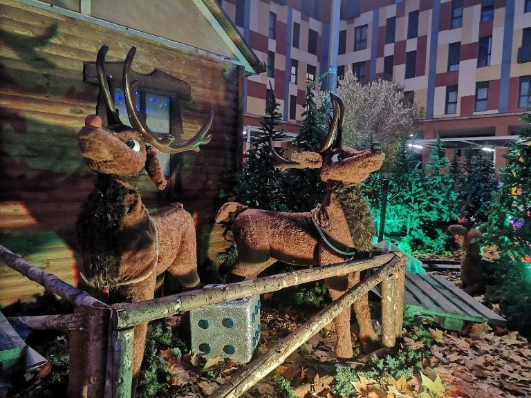 decoración/tematización navideña alquiler renos Santa Claus, 
