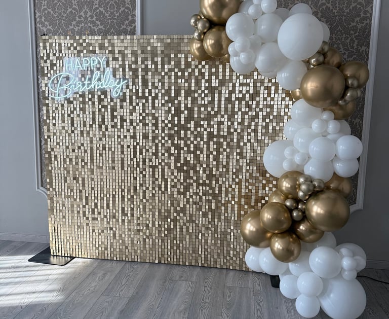 Blizgi auksinė foto sienelė nuoma, foto siena, foto sieneles nuoma vilnius, blizgi foto sienele