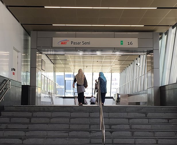 PASAR SENI MRT LRT