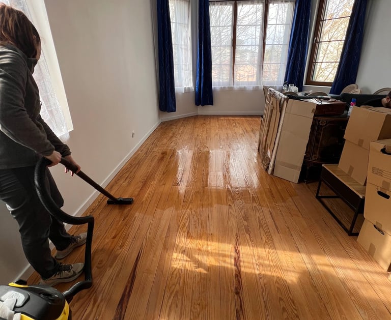Technicien effectuant un nettoyage après travaux à Albi