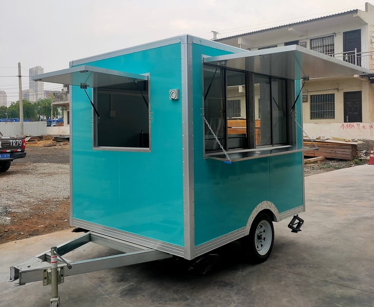 Foodtrailer Box de Tylerâs Foodtrailers, remorque alimentaire rectangulaire spacieuse, finition professionnelle, couleur RAL