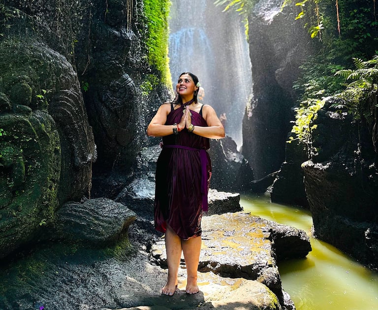 mujer espiritual, retiro, bali, meditación