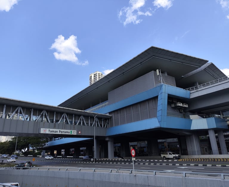 Taman Pertama MRT