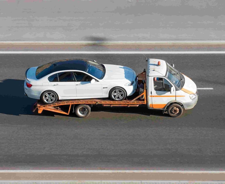 Profesjonalny transport uszkodzonego auta.