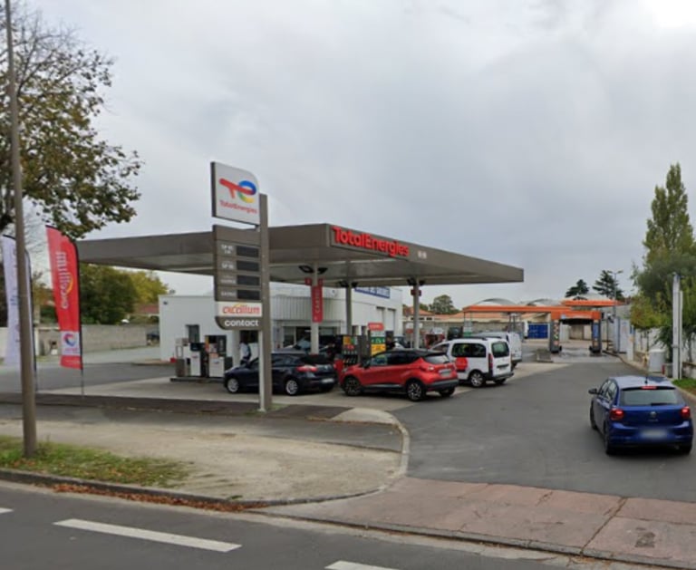 Station total, 232 Avenue de paris a niort