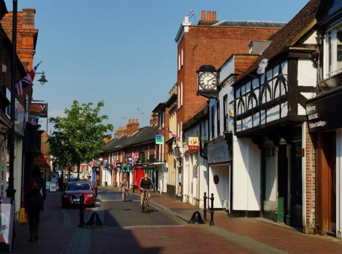 moving home with Leovan removals to Godalming